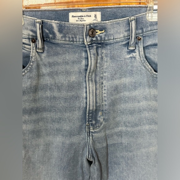 Abercrombie Ultra High Rise Flare Jean - Picture 8 of 8